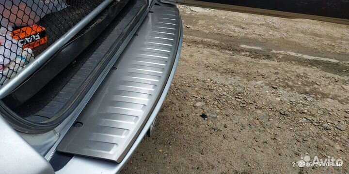 Накладка на задний бампер rav4