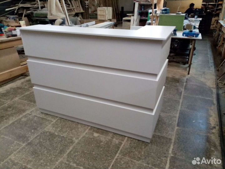 Стойка ресепшн угловая, новая