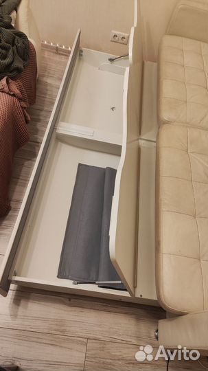 Кожаный диван раскладной