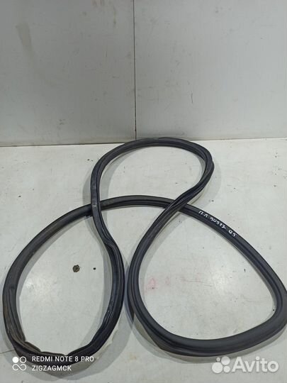 Уплотнитель двери(передний левый)