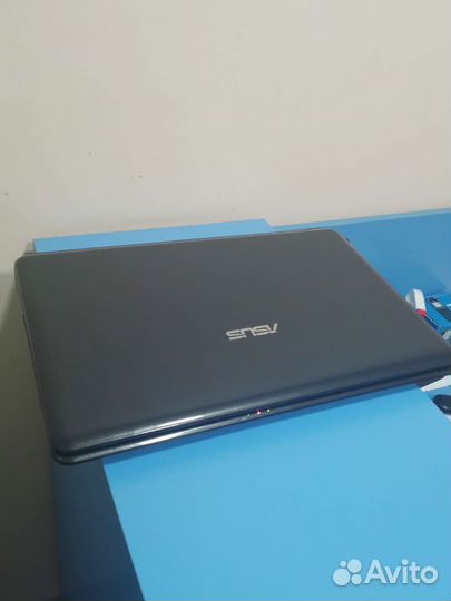 Ноутбук asus