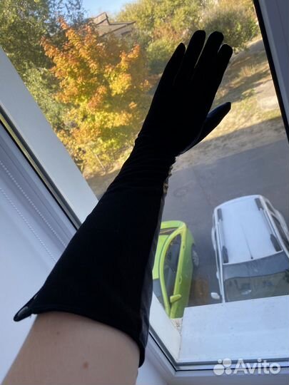 Длинные кожаные перчатки