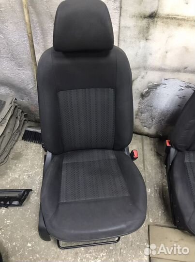 Переднее правое сиденье на Volkswagen Polo