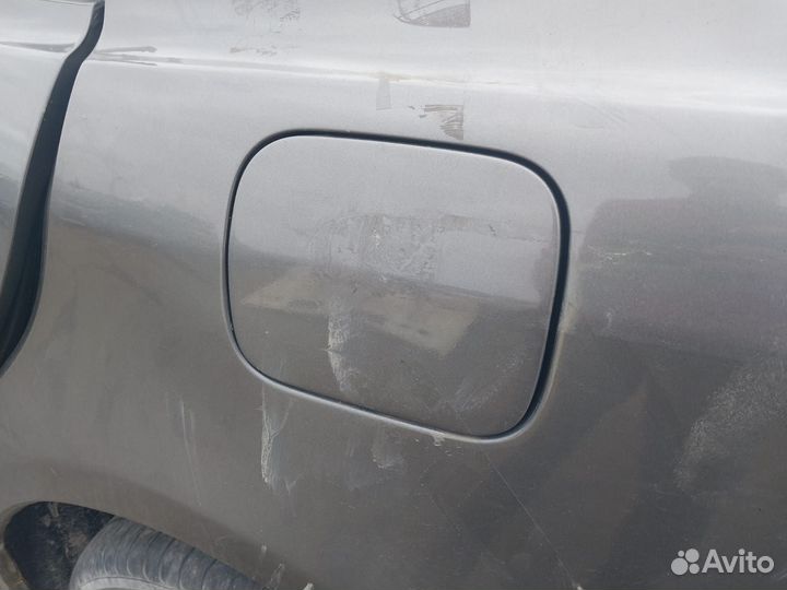 Лючок бака Toyota Avensis T250