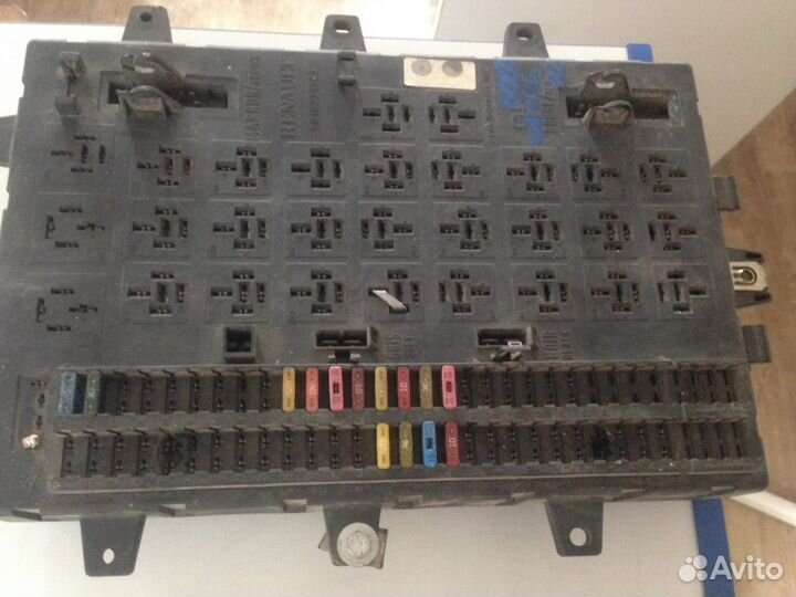 Панель предохранителей Renault