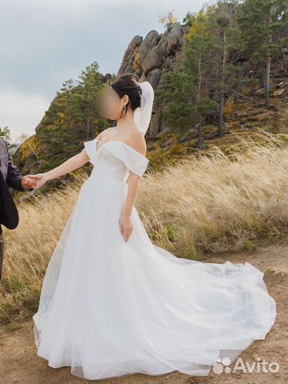 Свадебное платье со шлейфом