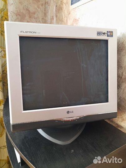 Монитор ЭЛТ LG Flatron FP20P