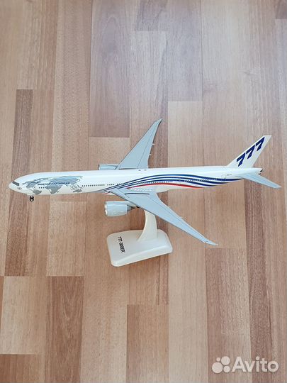 Модель Boeing 777-300ER World Tour