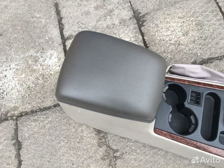 Подлокотник Kia Sorento 1