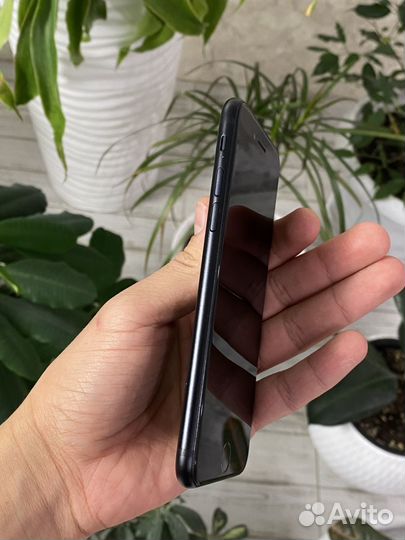 iPhone SE (2020), 64 ГБ