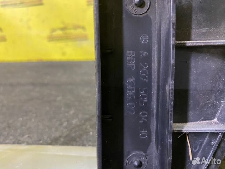 Облицовка интеркулера Mercedes 207 W207 OM642.836