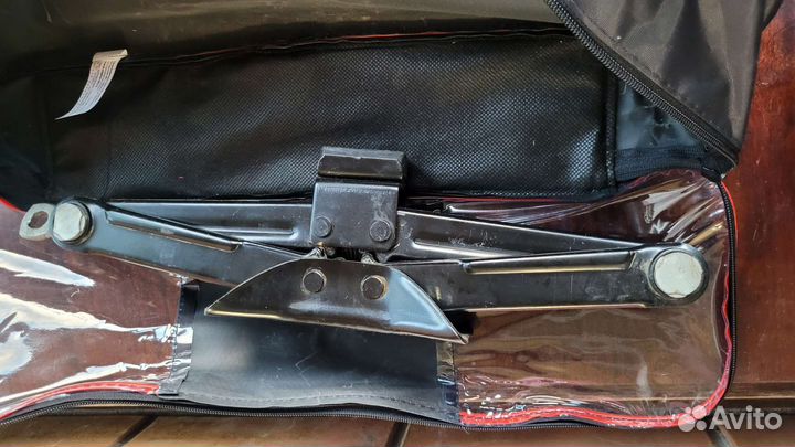 Домкрат автомобильный