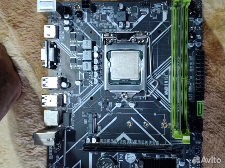 Материнская плата с процессором и памятью