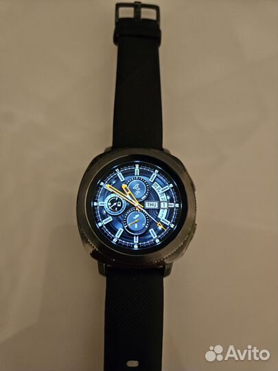 Смарт-часы Samsung Gear Sport