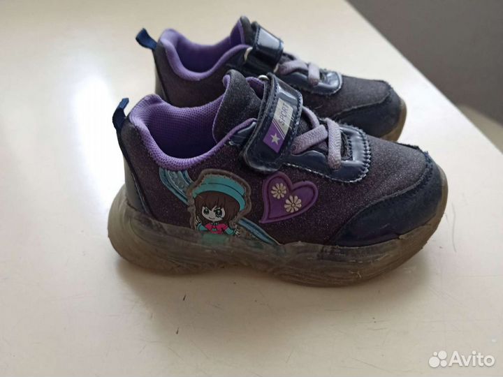 Кроссовки детские 22 размера