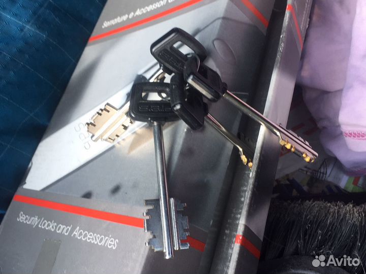 Замок врезной сувальдный Италия