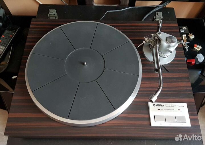 Проигрыватель винила Yamaha YP-d9