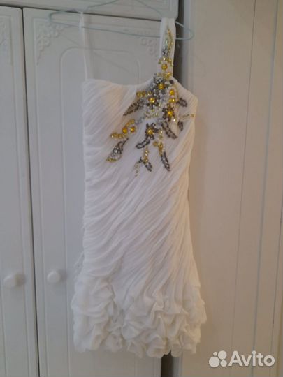 Вечернее платье со стразами