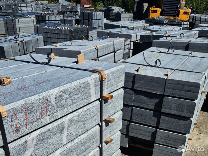 Бордюр серый из гранита шонгуй