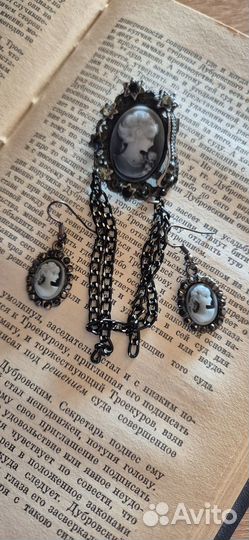 Брошь и серьги