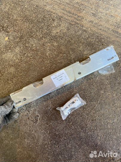 Настенный кронштейн для радиатора Kermi