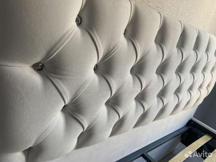 Новая кровать (парящий эффект с ящиком )