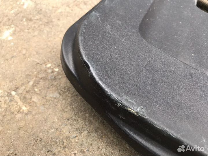 Обшивка двери багажника Mitsubishi Pajero IV