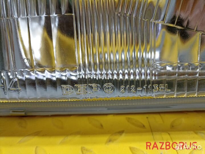 Фара левая Toyota Town Ace R20 1982-1985 Новая