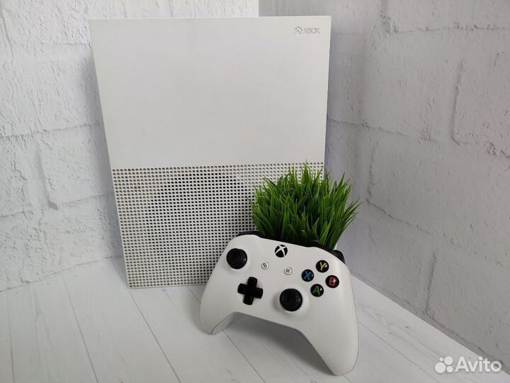 Xbox one s 500 gb + 1 геймпад + подписка