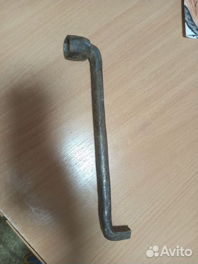 Ключ баллонник