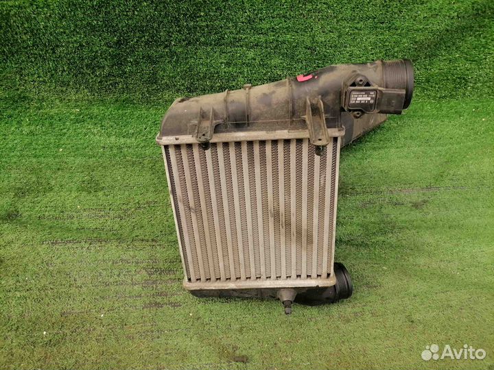 Интеркулер передний левый Audi A4 B7 8ED