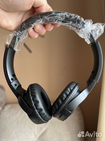 Беспроводные полноразмерные наушники JBL