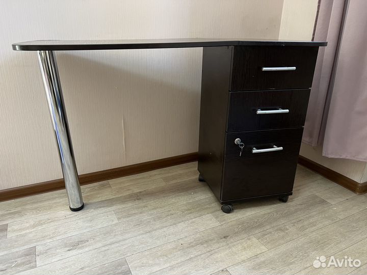 Стол маникюрный складной с тумбой