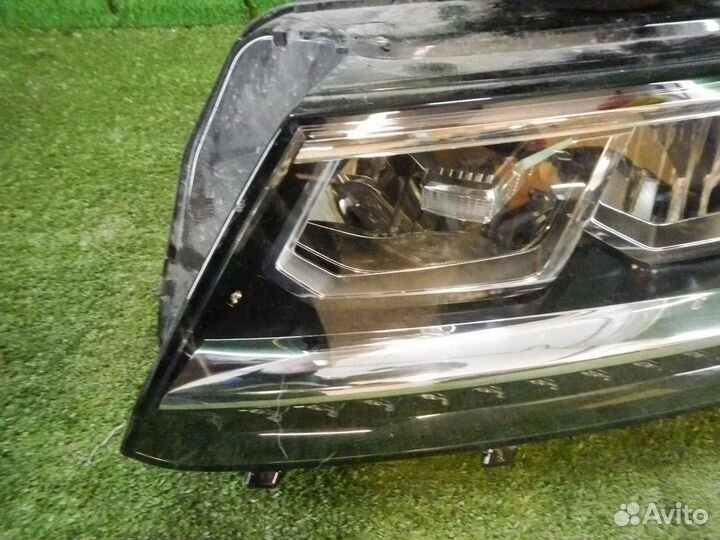 Фара левая Volkswagen Tiguan