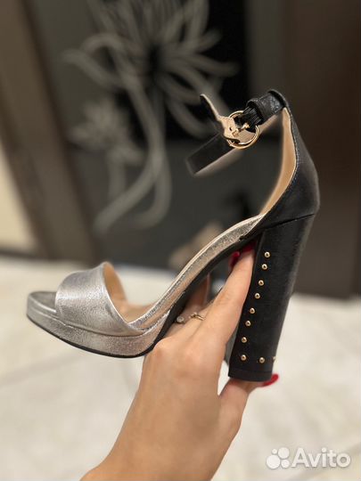 Туфли на каблуке