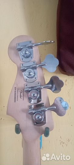 Бас гитара Fender Squier Standard Precision