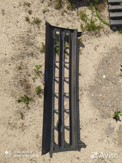 Решетка радиатора land rover discovery