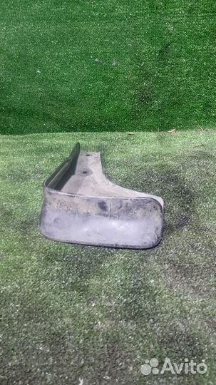 Брызговик задний левый Mitsubishi Lancer Cedia