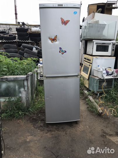 Холодильник Samsung