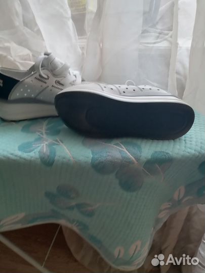 Кроссовки женские