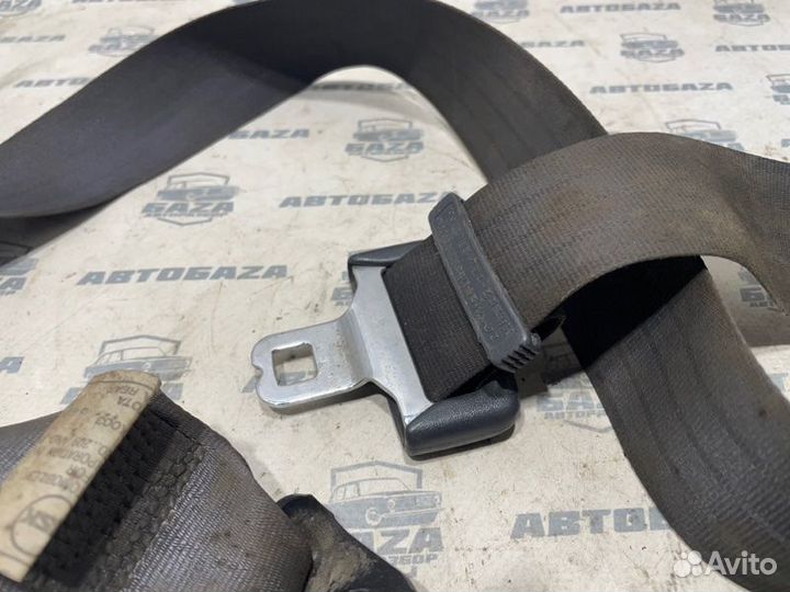 Ремень безопасности задний Toyota Corona Exiv