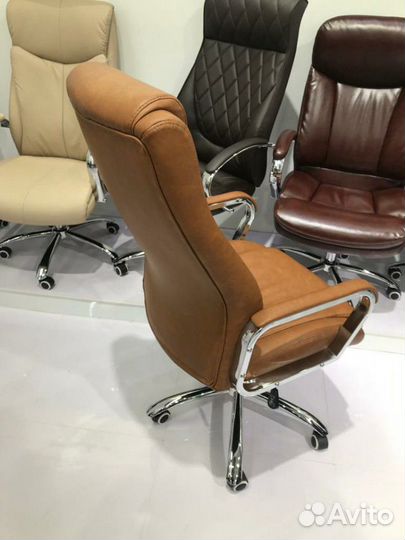 Кресла коричневые новые руководителя