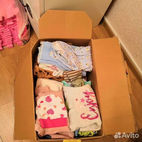 Коробка с вещами для новорожденных