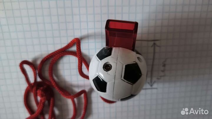 Зажигалка футбольный мяч/свисток 2шт