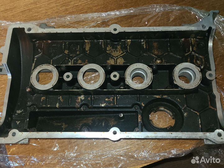 Клапанная крышка головки блока Audi A4 Passat B5