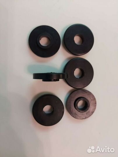 Резинка крепления крыла Ява 634 и бака 638