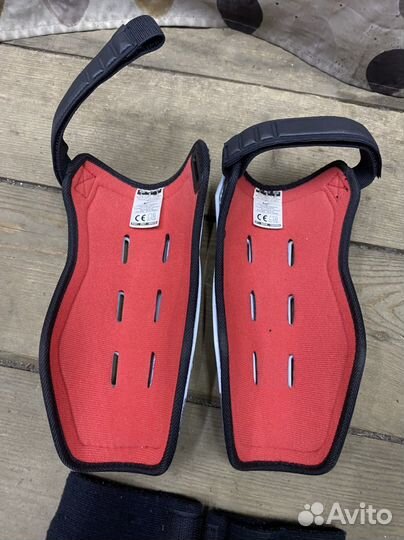 Футбольная защита голень и голеностоп