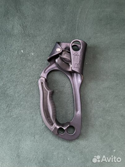 Petzl жумар левый. Не изпользовался. Новый