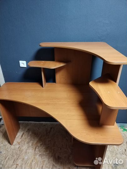 Компьютерный стол