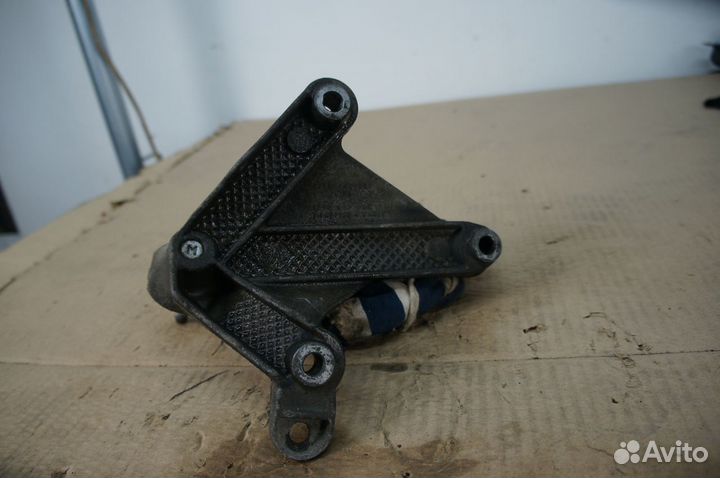 Кронштейн Опоры кпп Renault Logan 1